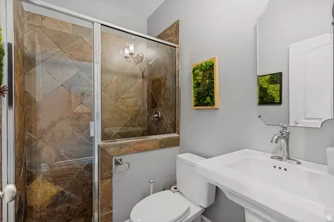 Bath - 3165 E 3935 S, Holladay, UT 84124 photo 10 of 10
