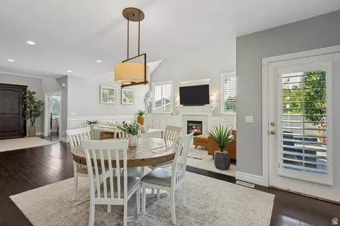 Dining - 3165 E 3935 S, Holladay, UT 84124 photo 3 of 3