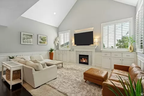 Living - 3165 E 3935 S, Holladay, UT 84124 photo 2 of 5