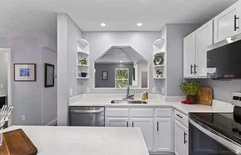Kitchen - 436 E Braidhill Dr #251, Draper, UT 84020 photo 2 of 3