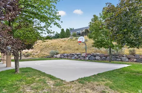 Exterior - 436 E Braidhill Dr #251, Draper, UT 84020 photo 8 of 9