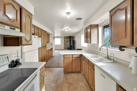 Kitchen - 3046 S 400 W, Bountiful, UT 84010 photo 1 of 2