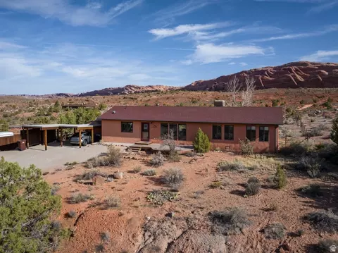 Exterior - 1687 Highland Dr N, Moab, UT 84532 photo 2 of 15