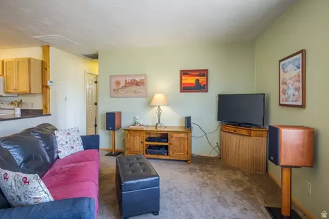 Living - 1687 Highland Dr N, Moab, UT 84532 photo 2 of 4