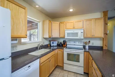 Kitchen - 1687 Highland Dr N, Moab, UT 84532 photo 2 of 2