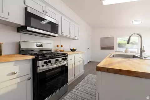 Kitchen - 265 E 100 N, Myton, UT 84052 photo 4 of 5