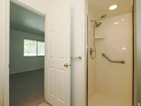 Bath - 546 S 20 E, Orem, UT 84058 photo 2 of 4
