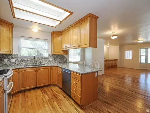 Kitchen - 546 S 20 E, Orem, UT 84058 photo 3 of 4