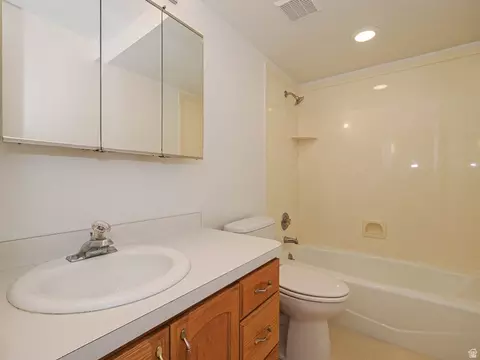 Bath - 546 S 20 E, Orem, UT 84058 photo 4 of 4