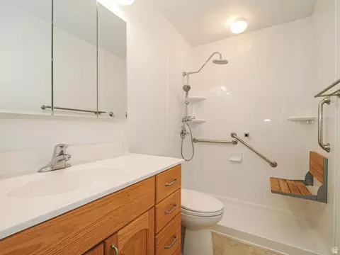 Bath - 546 S 20 E, Orem, UT 84058 photo 3 of 4