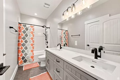 Bath - 461 S 300 E, Mona, UT 84645 photo 1 of 5