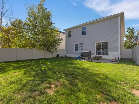 Exterior - 2139 E Summit Way N, Eagle Mountain, UT 84005 photo 4 of 5