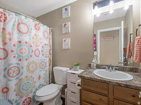 Bath - 2139 E Summit Way N, Eagle Mountain, UT 84005 photo 2 of 3