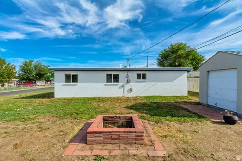 Exterior - 730 E Geranium St, Sandy, UT 84094 photo 1 of 3