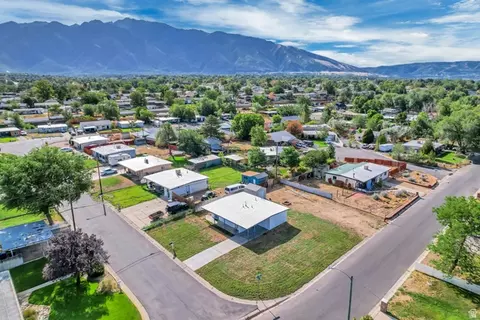 View/Area - 730 E Geranium St, Sandy, UT 84094 photo 3 of 7