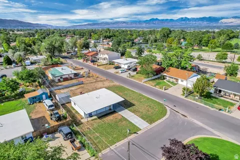 View/Area - 730 E Geranium St, Sandy, UT 84094 photo 6 of 7