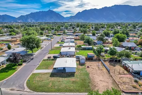 View/Area - 730 E Geranium St, Sandy, UT 84094 photo 2 of 7