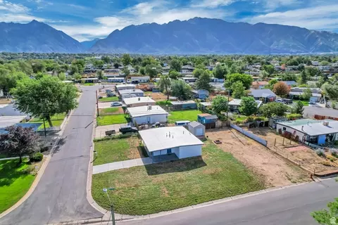 View/Area - 730 E Geranium St, Sandy, UT 84094 photo 1 of 7