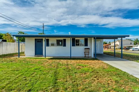 Exterior - 730 E Geranium St, Sandy, UT 84094 photo 3 of 3