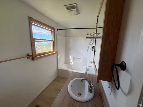 Bath - 254 E 200 S, Duchesne, UT 84021 photo 1 of 2