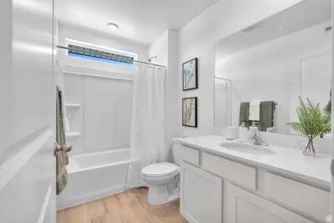 Bath - 2027 E Corriente Dr, Salem, UT 84653 photo 1 of 2