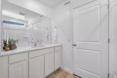 Bath - 2027 E Corriente Dr, Salem, UT 84653 photo 2 of 2