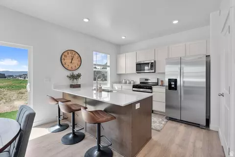 Kitchen - 2027 E Corriente Dr, Salem, UT 84653 photo 2 of 4