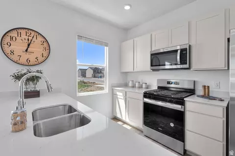 Kitchen - 2027 E Corriente Dr, Salem, UT 84653 photo 4 of 4