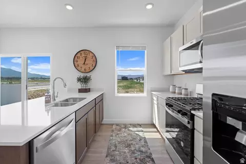 Kitchen - 2027 E Corriente Dr, Salem, UT 84653 photo 3 of 4