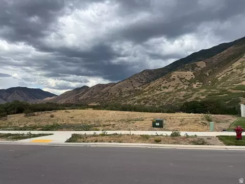 3235 S Twin Holw E #32, Mapleton, UT 84664 photo 2