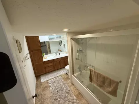 Bath - 1360 S Carterville Rd, Orem, UT 84097 photo 4 of 7