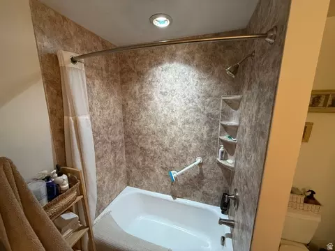 Bath - 1360 S Carterville Rd, Orem, UT 84097 photo 6 of 7