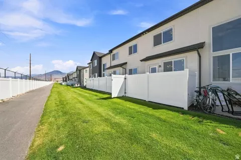 Exterior - 4732 S Alder Dr, Mapleton, UT 84664 photo 6 of 7