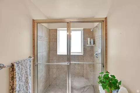 Bath - 5584 S 250 E, Ogden, UT 84405 photo 4 of 4
