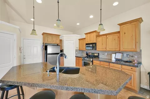 Kitchen - 5584 S 250 E, Ogden, UT 84405 photo 4 of 4