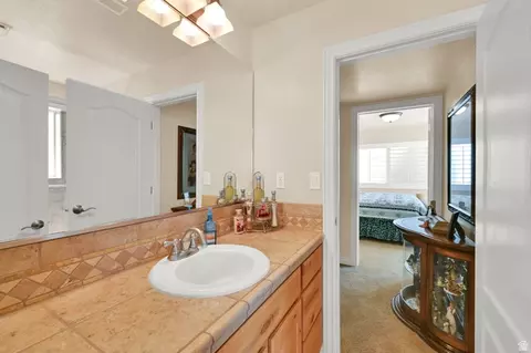 Bath - 5584 S 250 E, Ogden, UT 84405 photo 3 of 4