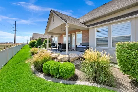 Exterior - 5584 S 250 E, Ogden, UT 84405 photo 6 of 7