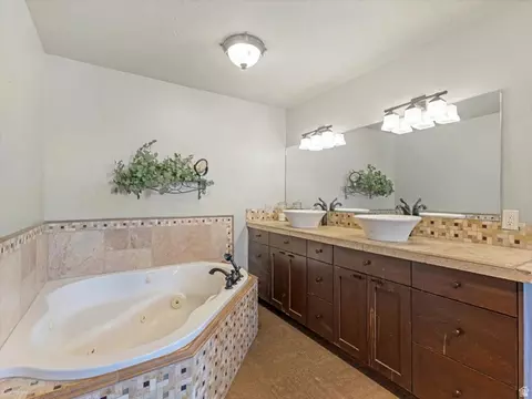 Bath - 527 E 3575 N, North Ogden, UT 84414 photo 1 of 3