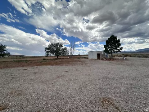 Exterior - 5785 S Canyon Rd, Garrison, UT 84728 photo 4 of 15