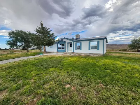 Exterior - 5785 S Canyon Rd, Garrison, UT 84728 photo 2 of 15