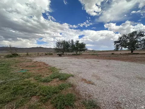 Exterior - 5785 S Canyon Rd, Garrison, UT 84728 photo 5 of 15