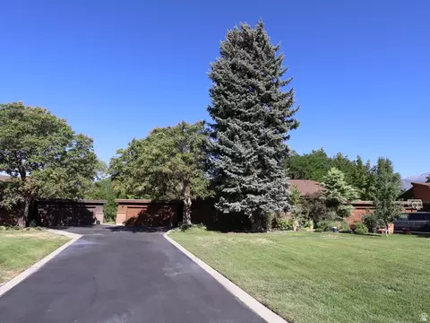 2755 N Edgewood Dr E, Provo, UT 84604