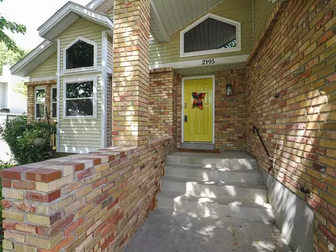 Exterior - 2195 E 10300 S, Sandy, UT 84092 photo 4 of 12