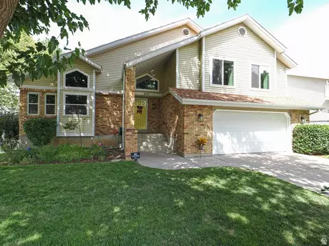 Exterior - 2195 E 10300 S, Sandy, UT 84092 photo 3 of 12