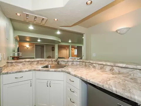Kitchen - 2195 E 10300 S, Sandy, UT 84092 photo 5 of 5