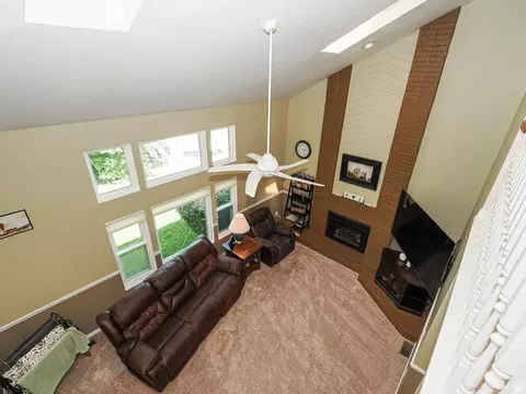 Living - 2195 E 10300 S, Sandy, UT 84092 photo 8 of 11