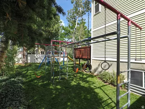 Exterior - 2195 E 10300 S, Sandy, UT 84092 photo 11 of 12