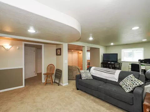 Living - 2195 E 10300 S, Sandy, UT 84092 photo 10 of 11