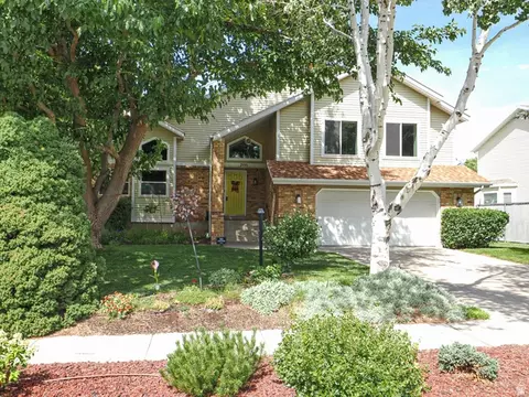 Exterior - 2195 E 10300 S, Sandy, UT 84092 photo 2 of 12