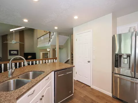 Kitchen - 2195 E 10300 S, Sandy, UT 84092 photo 4 of 5